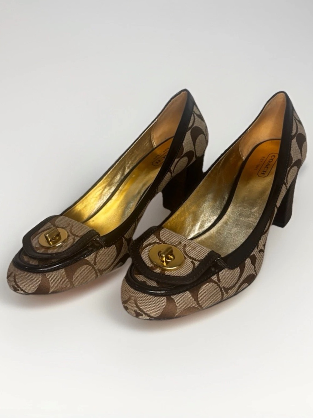 Classic Vintage Coach Signature Canvas Turn-Lock Pumps with Original Box Size 8